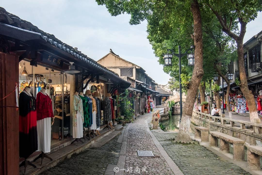 看电影的时候突然蓝屏电脑发出嗞的声音然后就恢复到桌面好像是重启了后来就跳出来一个对话框- 专业的有问必答平台